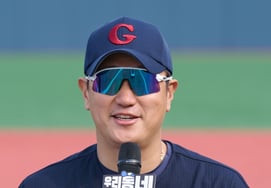 "KBO Legend" Lee Dae-ho said, "You have to learn how to lose when you are young." [The head of the baseball team in our neighborhood]