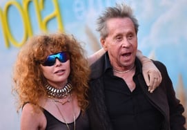 「リハビリしたんだって…」「ぼんやりしたままファーストクラスから追い出されたナタシャ・リオン」ここはどこ？"