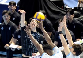 [Chụp ảnh] "Cầu thủ Go Gong Kang đã bị phát hiện."' bù nhìn