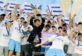 [相片儿] 大韩航空俱乐部主席赵源泰举行奖杯庆祝仪式