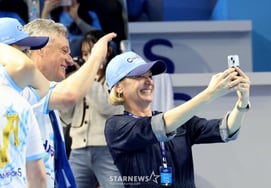 [相片儿] "和妻子视频通话"的海南导演