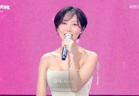 Hwasa gây sốc trong loạt ảnh họa báo 'Giảm cân thành công'Chụp màn hình." [đội The Seasons]