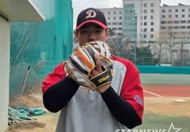 "2人出局满垒登场→删除2个球局"，严俊相3⅓局无失分！ 德寿高中带领球队进入决赛 12日将与野塔高中争夺易买得杯冠军