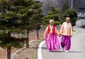 "Nim, don't cross that river." Kang-gye's grandmother died..Director, "By Your Husband"