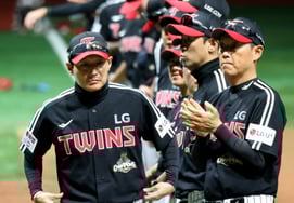 "Where's the rebuilding in professional baseball?" Yeom Kyung-yeop's paradox, who knows well about Yook Sung, said, "Why" young backup is meaningless