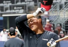 Yeom Kyung-yeop, who said it is okay to fail in '0.077 batting average', said a meaningful word, "Lee Jae-won, I hope you cherish every at-bat.""