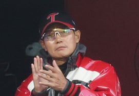 24-year-old left-hander's life pitching + 13 hits, erasing 'win win win win win' and how did LG's head coach turn it upside down [the scene of Jamsil]