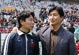 Режиссер Ким Ки Донг, "Разгром Сангам джинкс на 3205-м", сказал: "Я думал о замене, но это один из способов не сделать" [Место проведения Сангам]