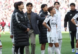 [Chụp ảnh] Đạo diễn Jung Yong an ủi Lee Seung Woo