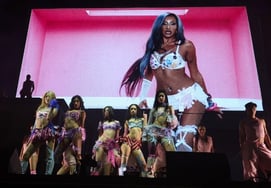 Hun Trix bất ngờ xuất hiện trên sân khấu Coachella Cats Eye [K-EYES]