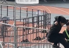 V jumped over the barricade and "Explosion of excitement" in front of the audience...Sound Check Surprise Fan Service [K-EYES]