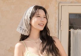 蝴蝶在分娩前一天公开美丽的D曲线..."明天见"