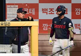 金泰亨发表三连胜感言，"多亏选手们在输球的情况下尽了全力。"