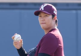 Baseball is focused on Gocheok!' Ahn Woo-jin will start for the first time in 955 days → face Park Se-woong, the 'glass ace.'