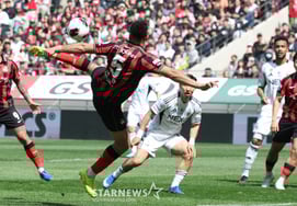 [相片儿] 雅赞"凯撒射中"了'