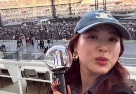 Shim Jin-hwa took a proof shot of watching the BTS concert. "Our Seok-jin."