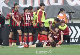[Photo] Is Captain Kim Jin-soo wailing at the theater goal?
