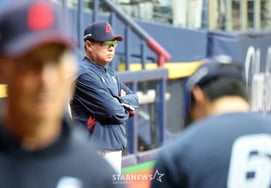 [フォト] 「キウム戦、掃き清めよう！」『ロッテ・キムテヒョン監督』