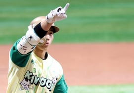 [At one go] I'm more energized because I'm starting Ahn Woo-jin! "Homerun, the leadoff hitter in the bottom of the first inning." Lee Joo-hyung