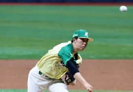 [Photo] "Ahn Woo-jin is on the mound." Bae Dong-hyun is struggling against Lotte