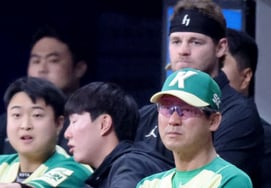 [Photo] "Watching Ahn Woo-jin's appearance," Kiwoom manager Seol Jong-jin's Kiwoom.