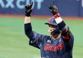 [Chụp ảnh] Han Dong Hee trong An Woo Jin'