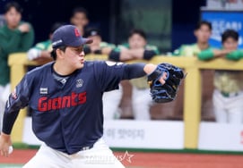 [フォト] 7回裏、無失点で抑えたキム・ウォンジュン