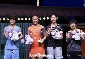 Korea Badminton 'best performance in 22 years' and Ahn Se-young 'three gold medals' from men's doubles and mixed doubles.
