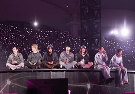 130 000 АРМИ кричат в Коясео.BTS "7 человек искренние" [Всплывающие подсказки]