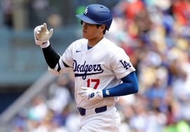 "It exploded again."' Ohtani's first-inning leadoff home run → first-inning leadoff home run explosion! "That's amazing" → I'm walking towards another milestone