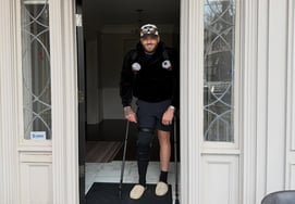 Он был в Торонто 12 дней спустя." Трагедия с травмами Понсе раскрыла последние новости о костылях после операции