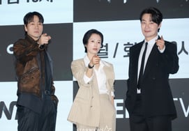 イ・チュンジェ、なぜ捕まえられなかったんだろう..「遺族の許可を得て」パク・ヘスの『かかし』、『殺人の追憶』その後 [スター・イシュー]