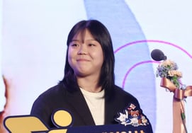 「全体1位→フューチャーズスター賞→ヤングプレイヤー賞」イ·ジユン、デビュー初年にすべてを手に入れた [Vリーグ表彰式の現場]