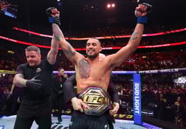 「膝を負傷してどうなるのか」ウルバーグ、1ラウンドKO勝ちでライトヘビー級チャンピオンに輝く··· 「名誉の殿堂」スワンソンはTKOでキャリアを締めくくった [UFC]