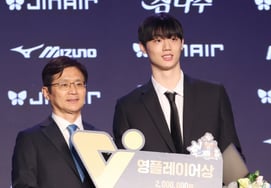 [Фото] Ли Уджин «Слава королю новичков»