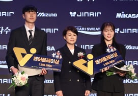 [Photo] Bang Kang-ho-Jeon Da-bin Wins Fair Play Award