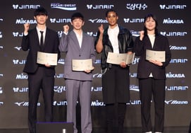 [Photo] MVP & Rookie King. "Shout of the Four Kings."