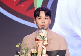 [Photo] Jung Minsoo. I'll get it next year, too'