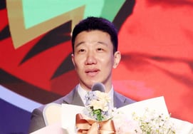 [Photo] Shin Young-seok, veteran's emotional power