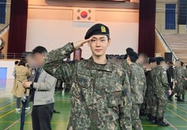 Yoo Ji Won nhập ngũ với tư cách bác sĩ sức khỏe cộng đồng