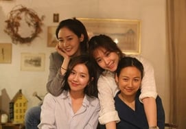 fin.k.l成员都聚在李孝利父亲的葬礼上。认证照片的玉珠贤"一起悲伤" [Star Issue]