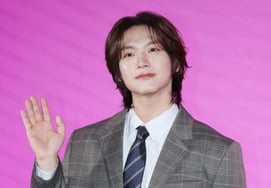 Kim Jae Hyun 'Lời chào từ bàn tay đáng yêu' [★Ảnh]