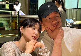 Yoon Seung Ah ♥ Kim Moo Yeol vẫn còn tân hôn nhỉCặp vợ chồng 11 năm quay hình