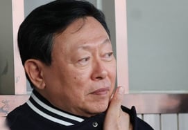 "直观胜率71%"的乐天球队老板辛东彬，蚕室蜂拥而至！ 能否以"7连胜"面对LG队笑逐颜开，并嘱咐"请报答球迷的爱"