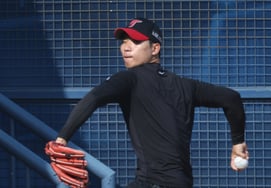 [Фото] У Кан Хун 'Команда дружбы Лотте' здесь.'