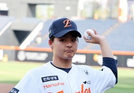 [Photo] "Eagle Transformation." Left-hander Lee Kyo-hoon