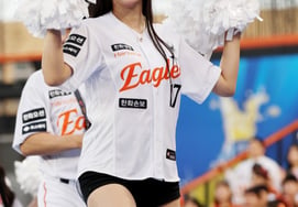 [Photo] "Win the Eagles." Smile, Kim Yeonjung