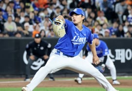 [Photo] Bae Chan-seung took the mound in the bottom of the sixth inning