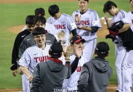 [Photo] Manager Yeom Kyung-yeop's "Great job, Twins."