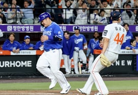 [Photo] "Kim Seohyun's wild pitch scored" Choi Hyungwoo